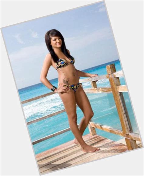 Hot Sexy Evelyn Smith Bikini Pics