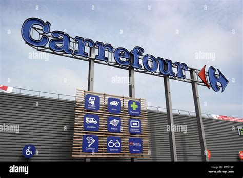 Logo Of A Carrefour Hypermarket Stock Photo Alamy