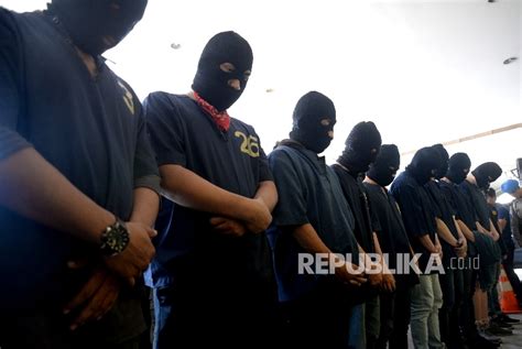 Orang Yang Ditangkap Dalam Pesta Seks Gay Dites Urine Republika Online