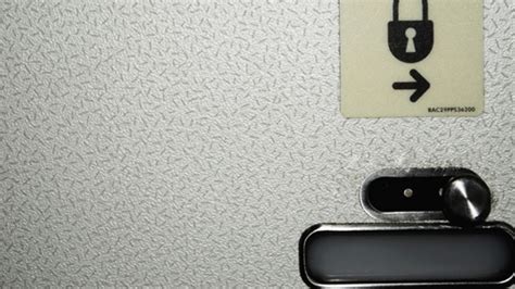 Stewardess erwischt Pärchen beim Sex