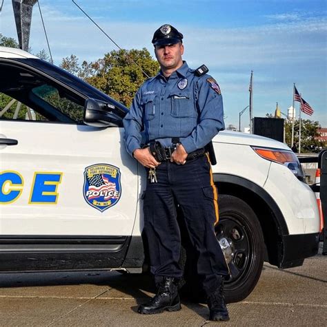 Pin By John Turle On Police Man Hot Cops Police Bearded Men