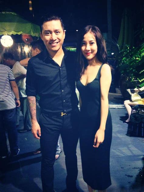 Hot girl bán trà đá gây sốt ở Hà Nội