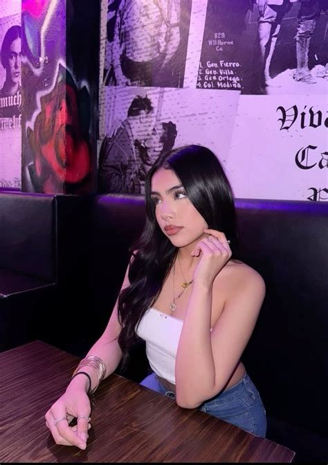 Pin by Jasliet Cervantes on Guardado rápido Cute poses for pictures Latina fashion outfits