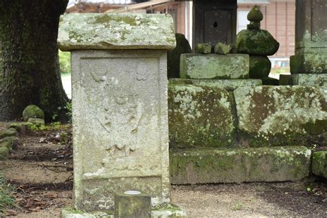 お寺の境内にまつられる庚申塔 大分県豊後高田市上野部 日々の”楽しい”をみつけるブログ