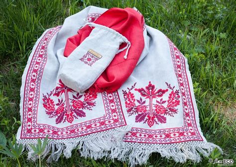 Мне? Конечно надо! Это же рушник!!! Самый настоящий, родовой, бабушка ...