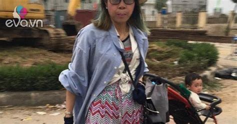 Hot girl Bella xuống sắc tệ hại đưa con trai phơi nắng bắt xe dọc đường quốc lộ