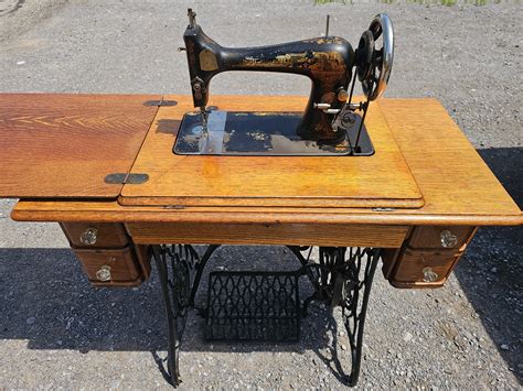 Singer 1910 Sewing Machine Functional On Its Table Etsy