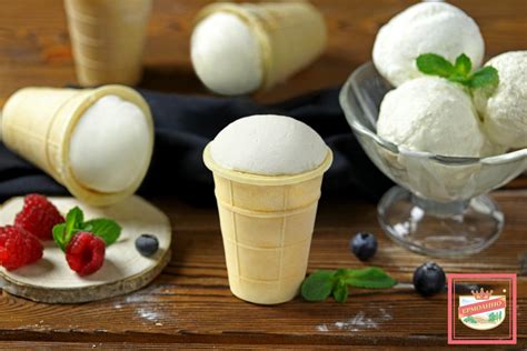 Пломбир ванильный в вафельном стаканчике