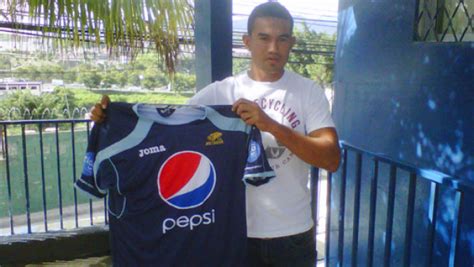 El Chino Discua Ya Luce La Camisa De Motagua