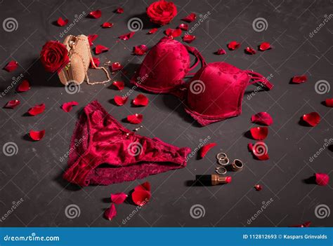 Sexy Rode Vrouwen S Lingerie Ondergoedconcept Stock Afbeelding Image Of Manier Koppeling