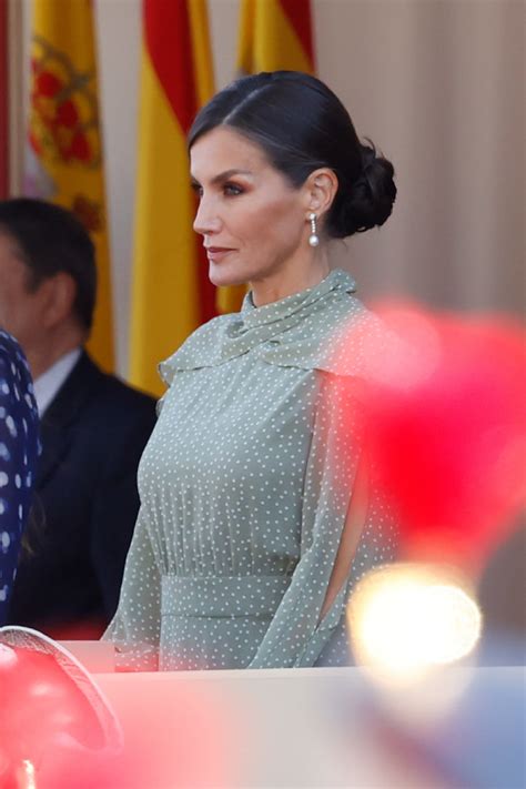 Nos fascina el vestido andaluz de Letizia el 12 de octubre tanto como