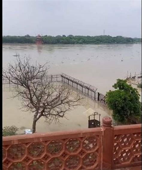 Watch Rising Yamuna Reaches Taj Mahal Walls For The First Time In 45