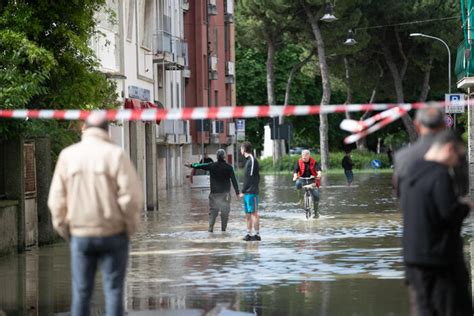 Alluvione Sottacqua Anche Lugo E Cervia Il Conto Dei Morti Salito A