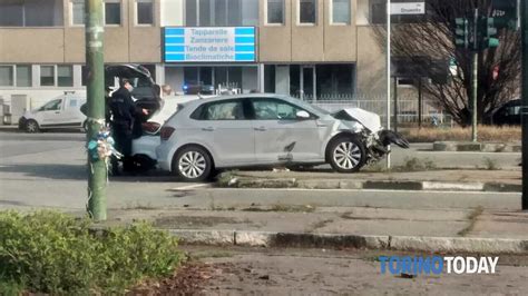 Incidente In Via Druento A Torino Marzo