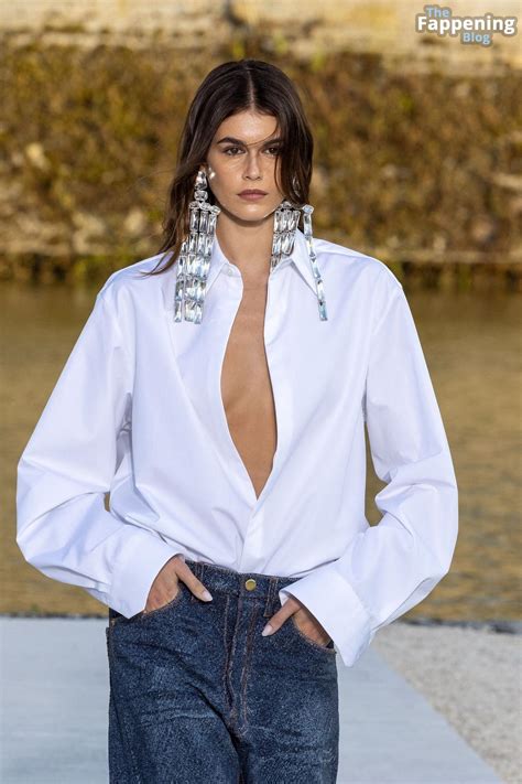 Kaia Gerber Flashes Her Nude Tits On The Runway In Chantilly New Photos TheFappening