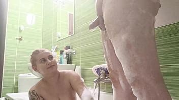 Una Bionda Calda E Tettona Naturale Gli Pulisce Il Cazzo Nella Vasca Da Bagno Xvideos