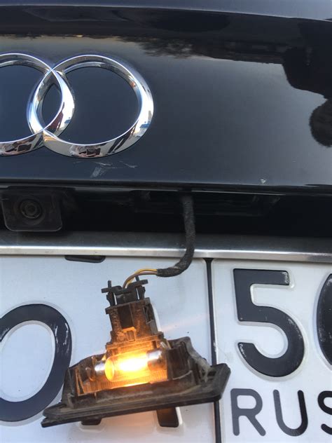 Замена лампочек в подсветке номерного знака — Audi A7 Sportback (1G), 3 ...