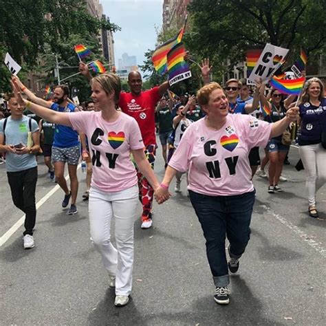 Cynthia Nixon De Sex And The City Revel Con Un Emotivo Mensaje Que Tiene Un Hijo