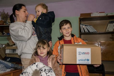 UNICEF España on Twitter Nuestros kits de ropa de invierno ayudan a