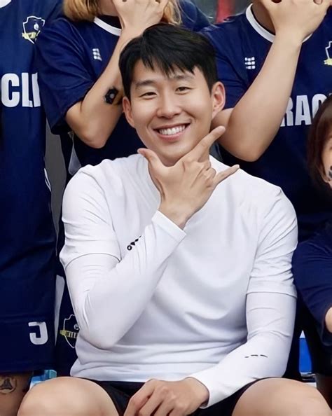 Son heung min of south korea bites his gold medal after defeating – Artofit