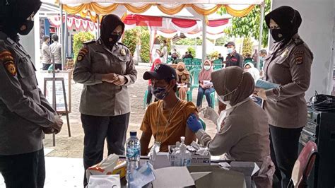 Pendekar Srikandi Ditpamobvit Polda Banten Bagi Bagi Masker Di Kegiatan