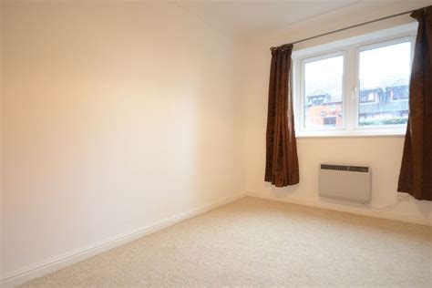 Crowthorne Road Bracknell Rg12 2 Bedroom Flat To Rent 64898265