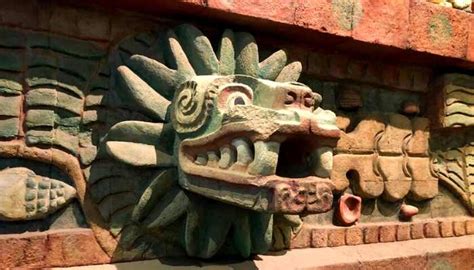 Kukulkán La Serpiente Emplumada Maya Vive Mayan Tours