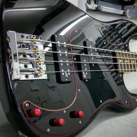 Pin en Basses | Bajos, Guitarras