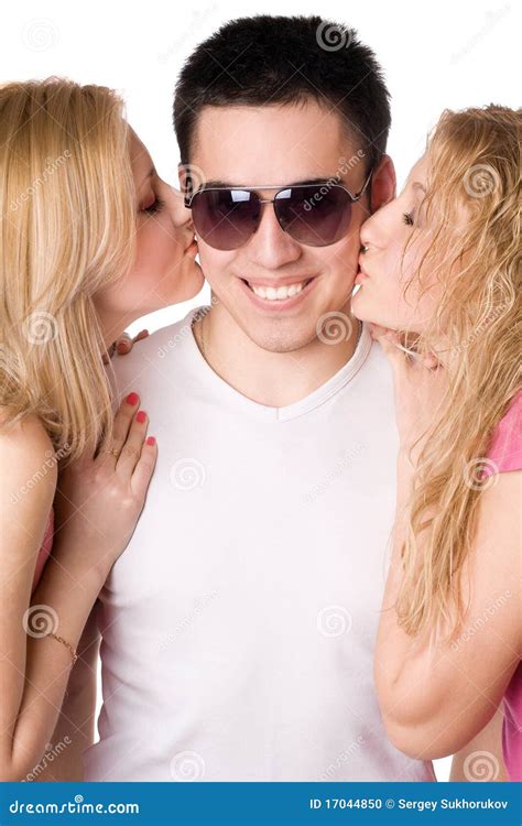 Blonde Hermoso Dos Que Besa Al Hombre Joven Foto De Archivo Imagen De Muchacha Sensual 17044850