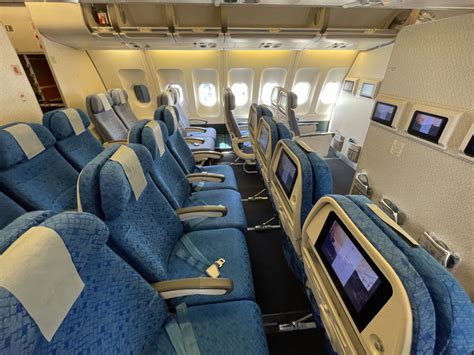 Review Cathay Pacific Economy Class A330 HKG MNL