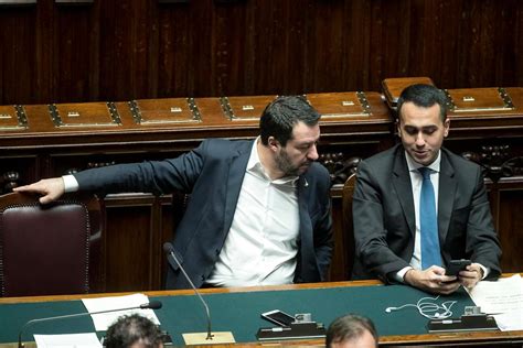 Manovra Gli Italiani Bocciano Di Maio E Salvini