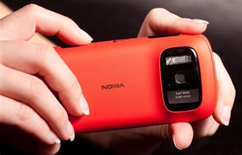 Nokia 808 PureView, 41 Megapixel Camera Smartphone Announced