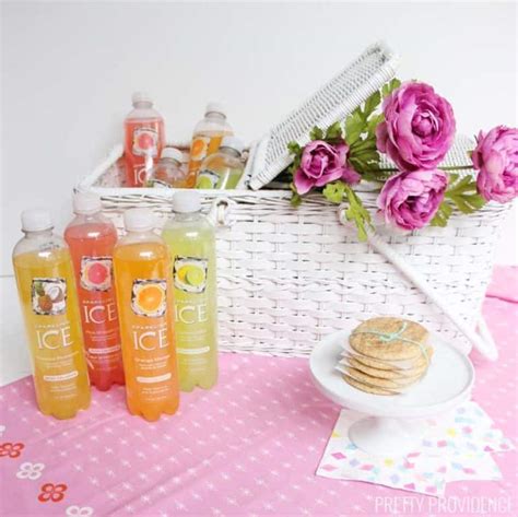 Summer Picnic Basket Essentials - Pretty Providence