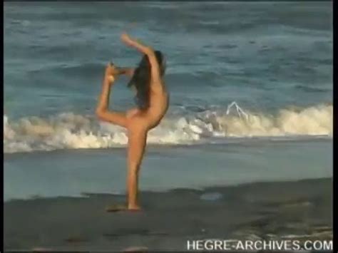 Nude Beach Yoga Soph4mah PeekVids
