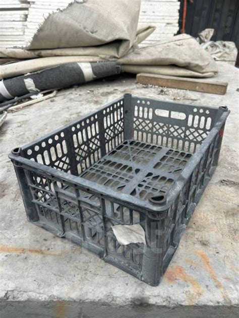 Ящики пластиковые, б/у, в наличии. Цена: 10₽ во Владивостоке