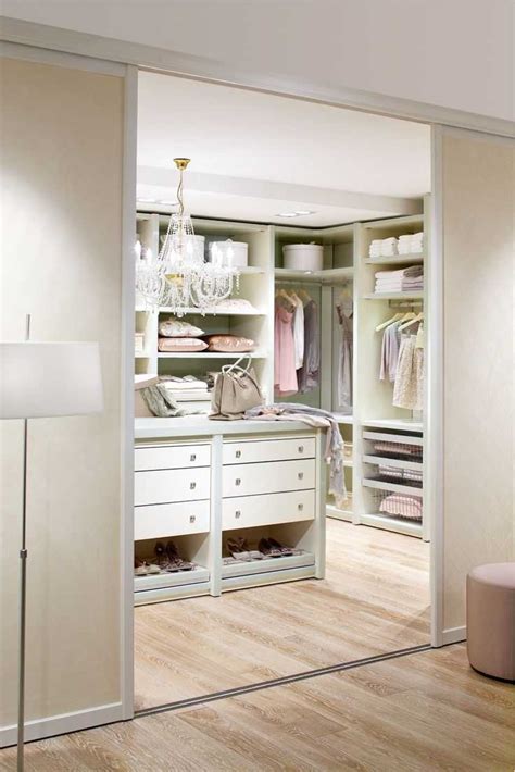 Гардеробный шкаф в спальню идеи 90 фото