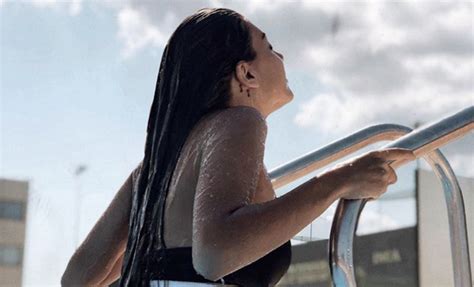 El Secreto Para Posar En Las Fotos En Bikini Y Verse Favorecida