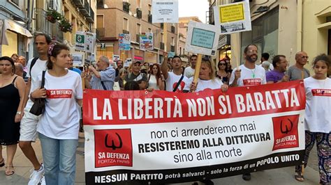 Sa Defenza Manifestazione Contro Il Green Pass A Cagliari Il Popolo