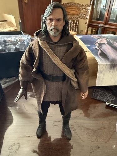 Hot Toys Scale Star Wars The Last Jedi Luke Skywalker Action Figure Mms