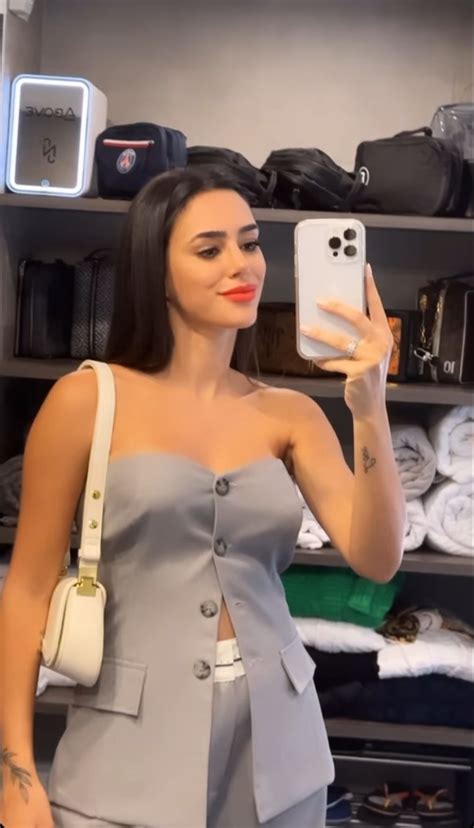 Gr Vida Bruna Biancardi Exibe Barriguinha Em Look Para Curtir Show Da