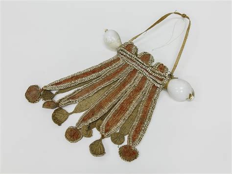 Нагрудное украшение папуасов из Новой Гвинеи. Государственный ...