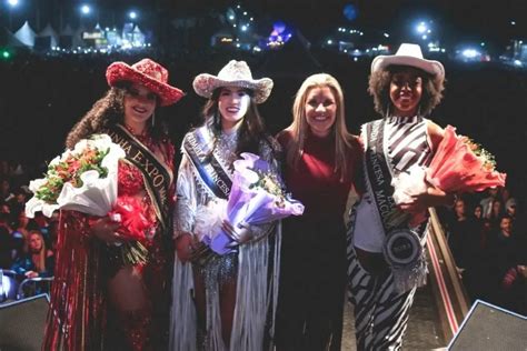 Representante de Duas Barras vence concurso da Rainha da Exposição de