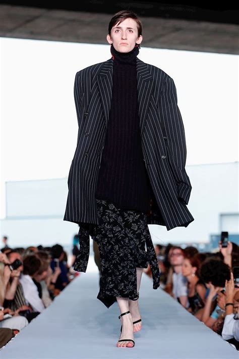 Vetements SS19 indaga en la historia reciente de Georgia - HIGHXTAR.
