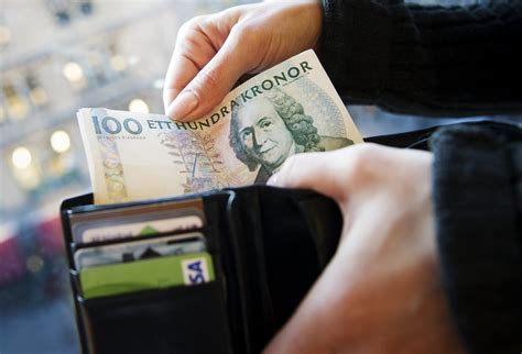 Sweden Shifts Toward A Cashless Economy Despite Rising Risks Of