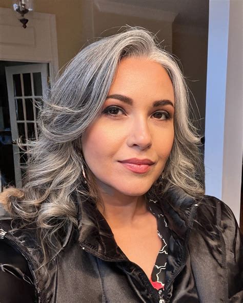 Natural gray tones will dominate the next medium wavy length hairstyles 7