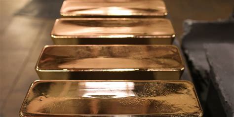 barrick gold reports earnings tomorrow heres   expect barrons