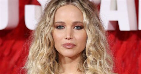 Braless Jennifer Lawrence Teases Nude Ambition In Sinfully Low Cut Dress Daily Star