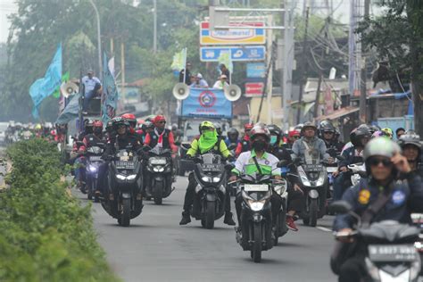 Foto Peringati Hari Buruh Ribuan Buruh Ramaikan May Day Menuju