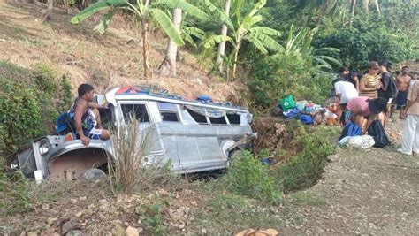 Jeepney Nahulog Sa Isang Hukay Sa Quezon 1 Patay 26 Sugatan