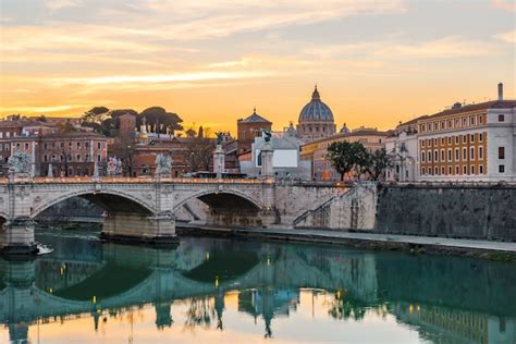 Roma itália cúpula do vaticano da basílica de são pedro ou san pietro